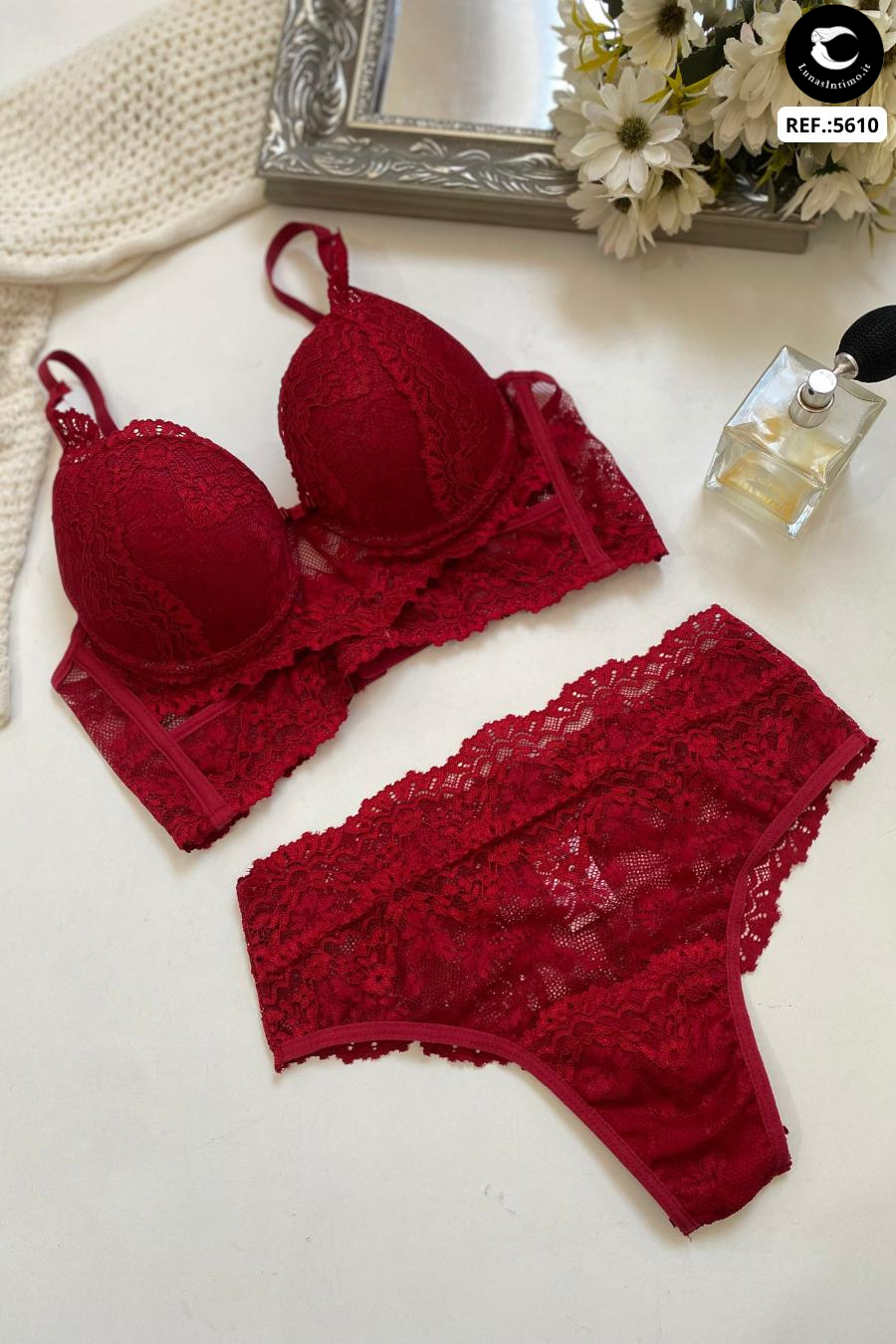 Completo Elettra in pizzo con coppe fisse e perizoma coordinato Lunas Intimo rosso