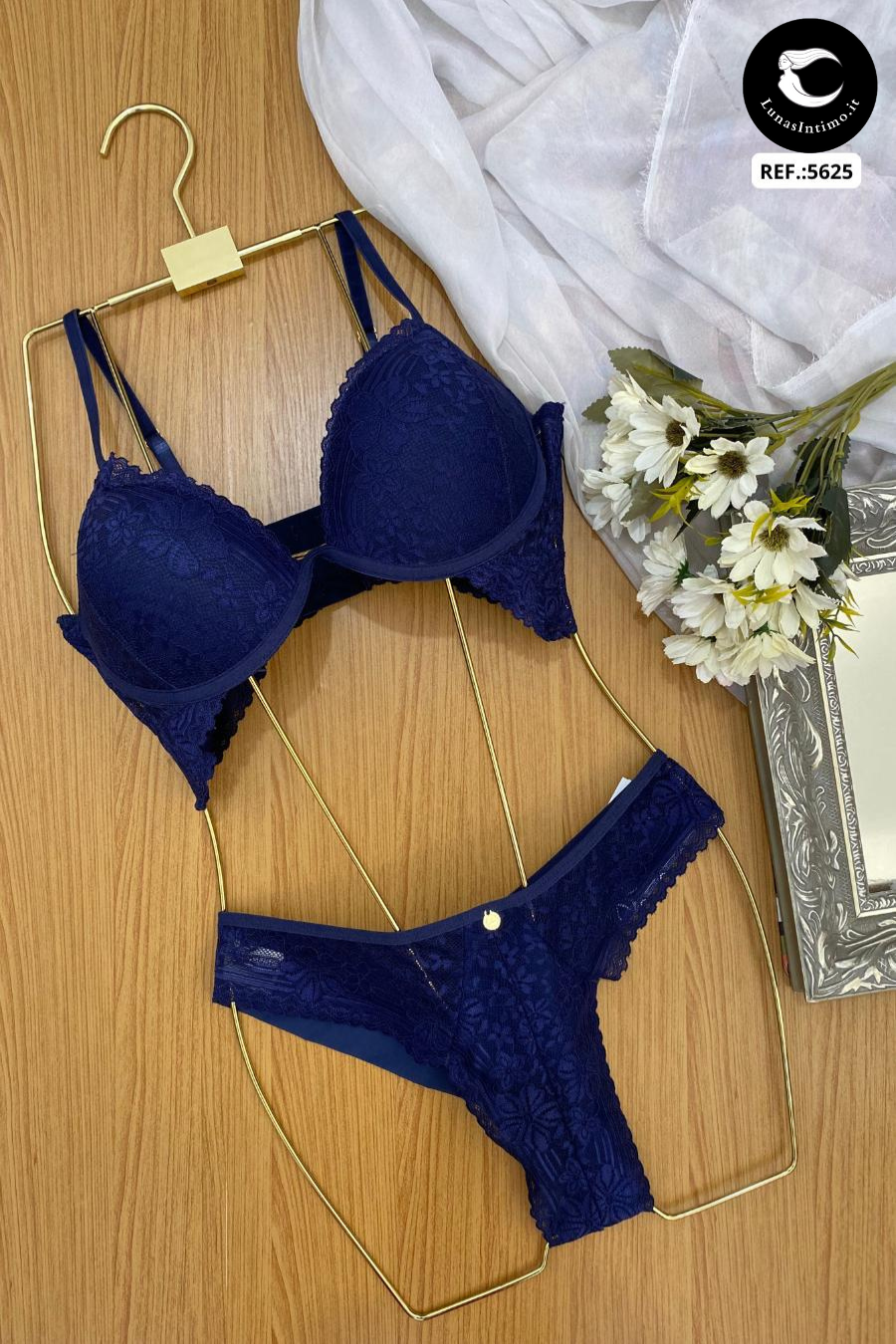 Completo Callisto in pizzo con coppe fisse e slip strutturato Lunas Intimo blu
