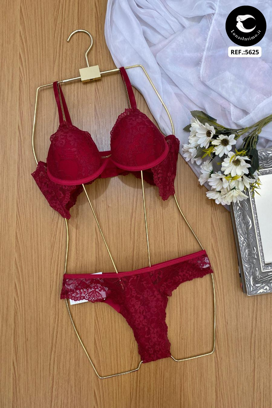 Completo Callisto in pizzo con coppe fisse e slip strutturato Lunas Intimo rosso