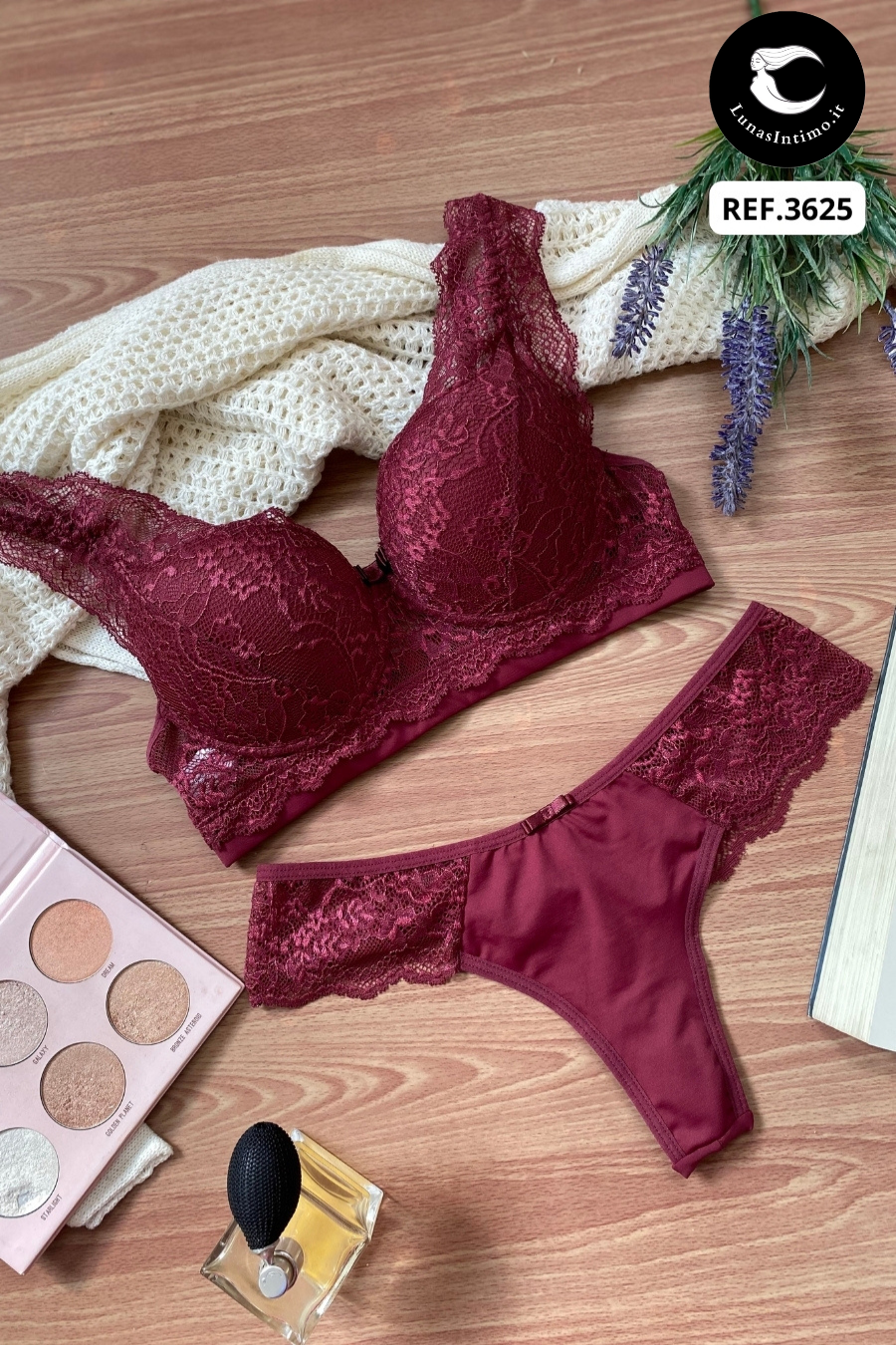 AURA – Completo in pizzo con base e spalline sottili