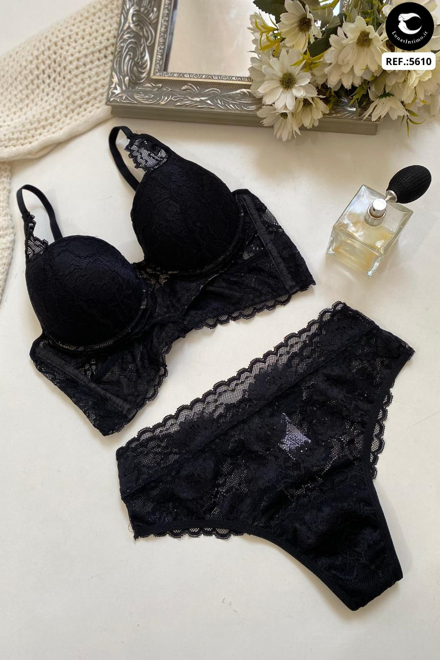 Completo Elettra in pizzo con coppe fisse e perizoma coordinato Lunas Intimo nero