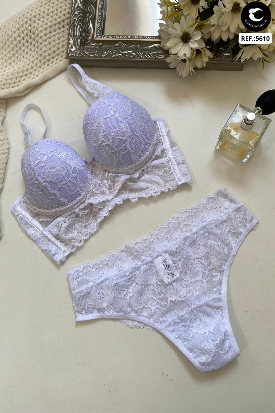 Completo Elettra in pizzo con coppe fisse e perizoma coordinato Lunas Intimo bianco